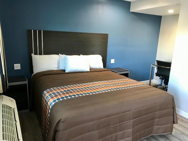Empire Inn image 1
