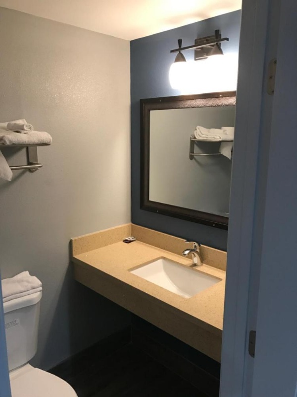 Empire Inn image 13